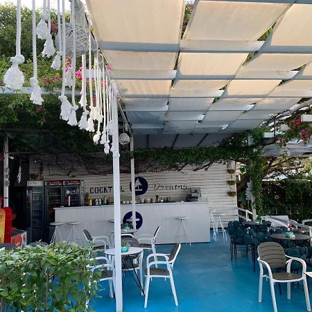 Cocktail & Dreams - Beach Hotel Sarande Bagian luar foto