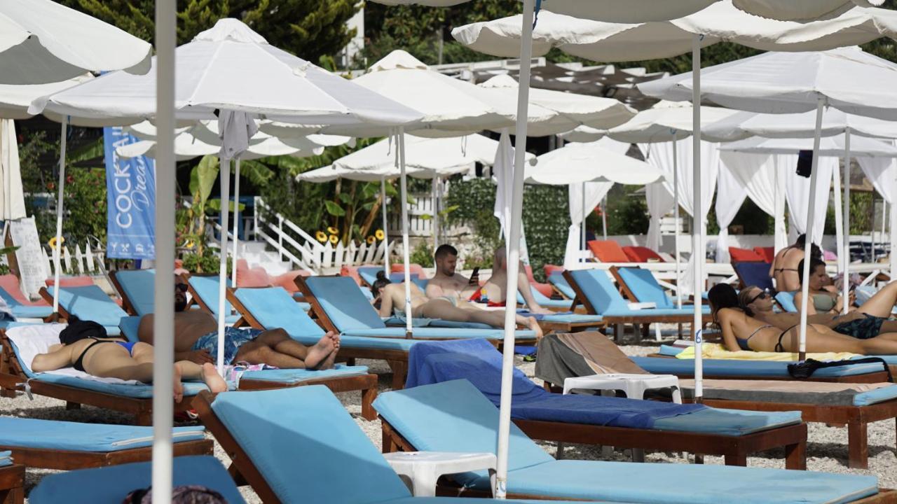 Cocktail & Dreams - Beach Hotel Sarande Bagian luar foto