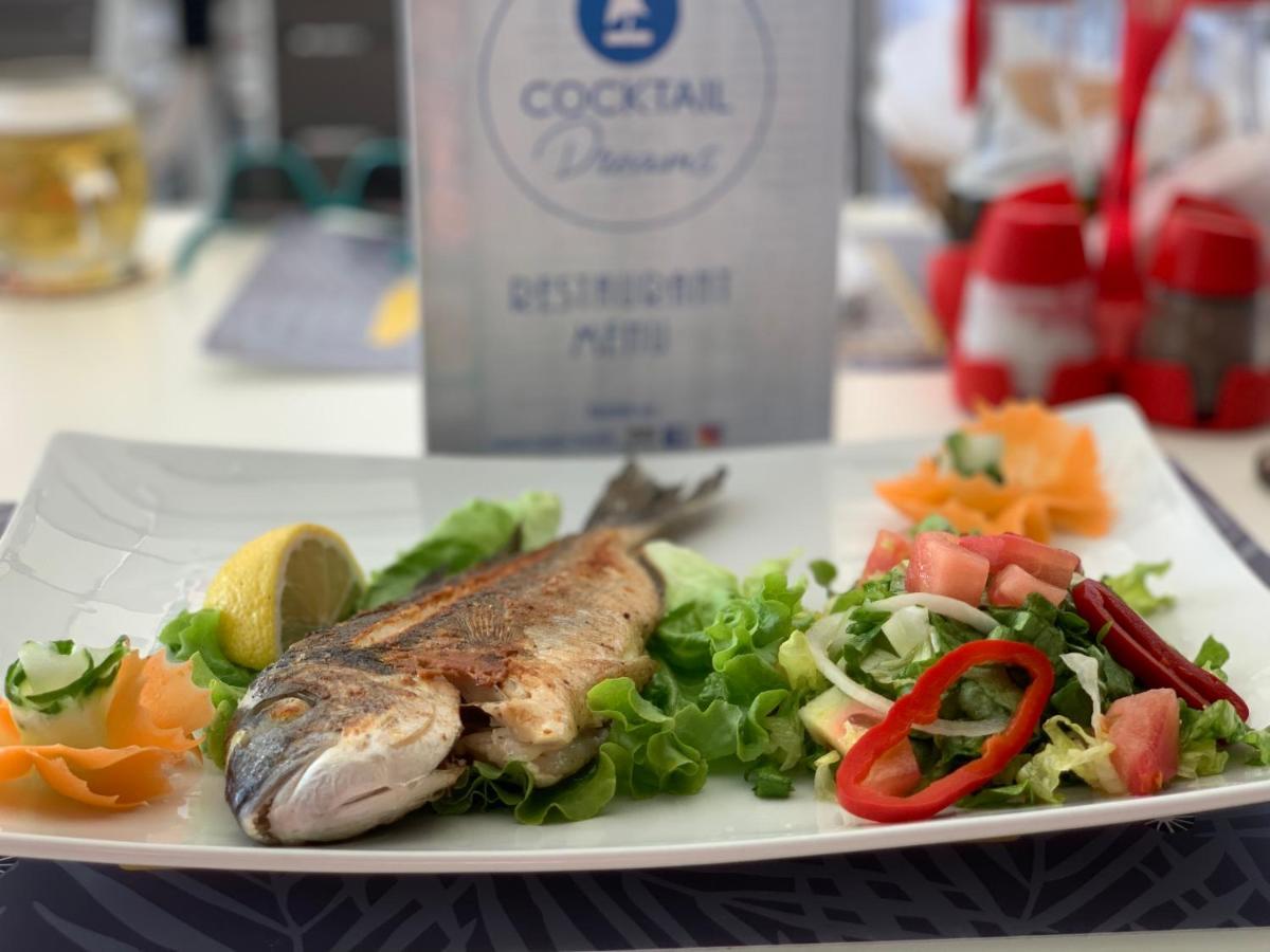 Cocktail & Dreams - Beach Hotel Sarande Bagian luar foto