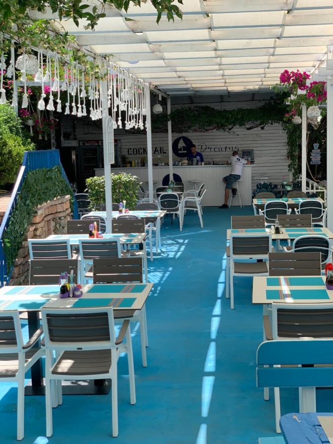 Cocktail & Dreams - Beach Hotel Sarande Bagian luar foto