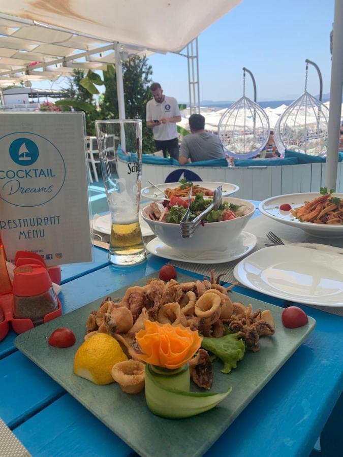 Cocktail & Dreams - Beach Hotel Sarande Bagian luar foto