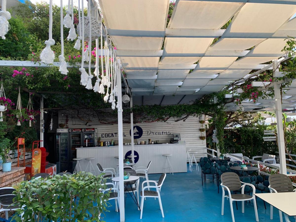 Cocktail & Dreams - Beach Hotel Sarande Bagian luar foto
