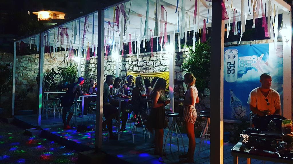 Cocktail & Dreams - Beach Hotel Sarande Bagian luar foto