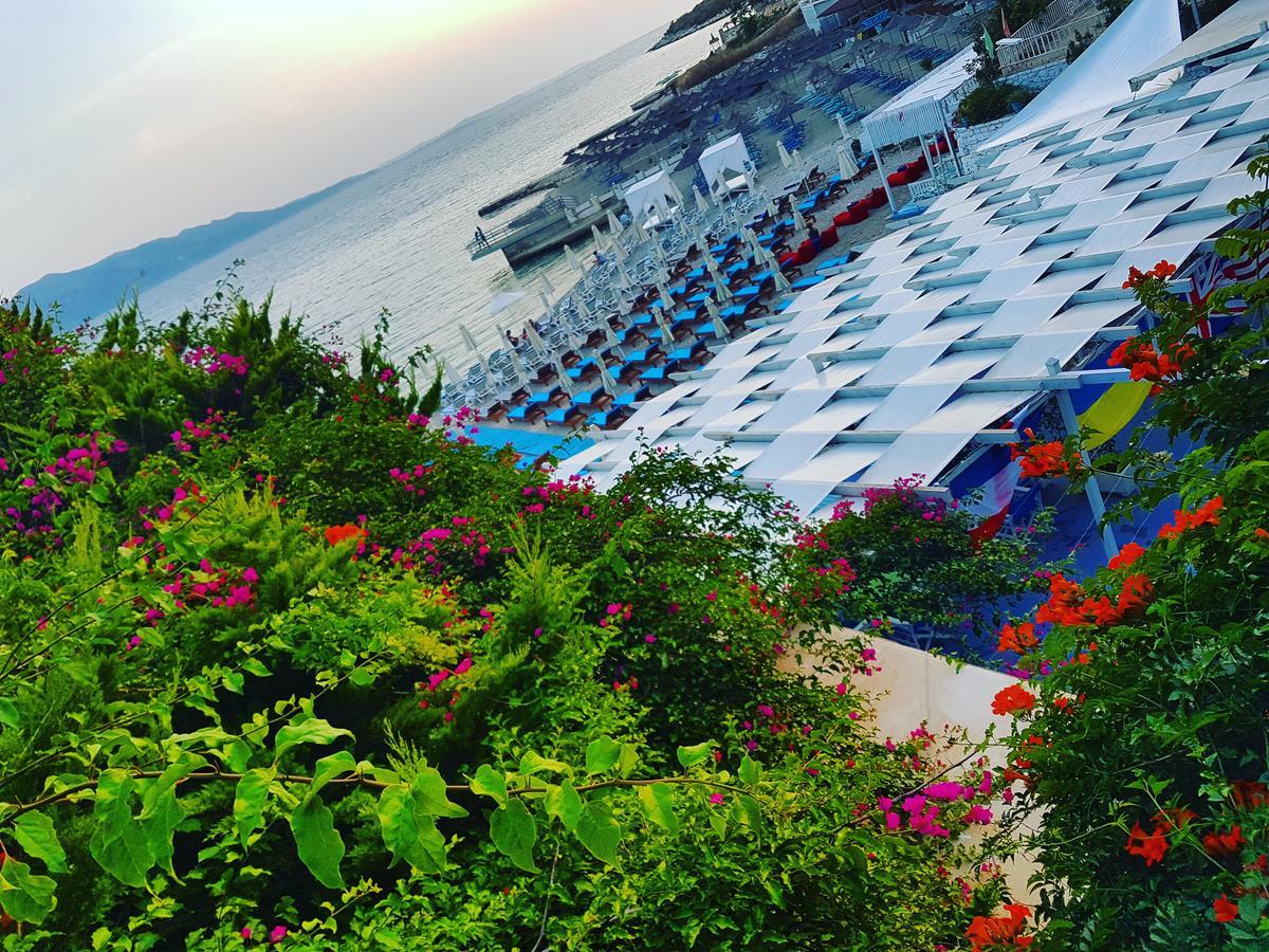 Cocktail & Dreams - Beach Hotel Sarande Bagian luar foto