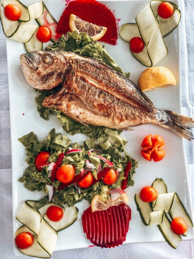 Cocktail & Dreams - Beach Hotel Sarande Bagian luar foto